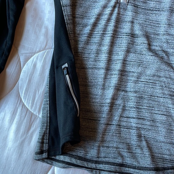 Black and gray 1/4” zip Athleta athletic pullover size SMALL - Picture 4 of 4